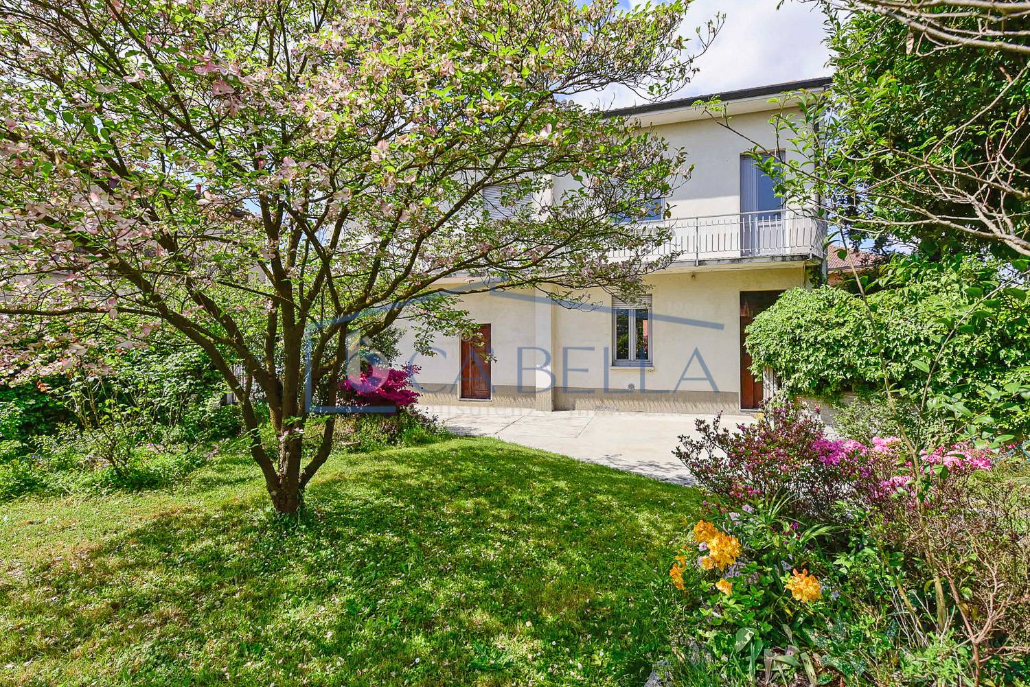 Casa singola in vendita a Lazzate