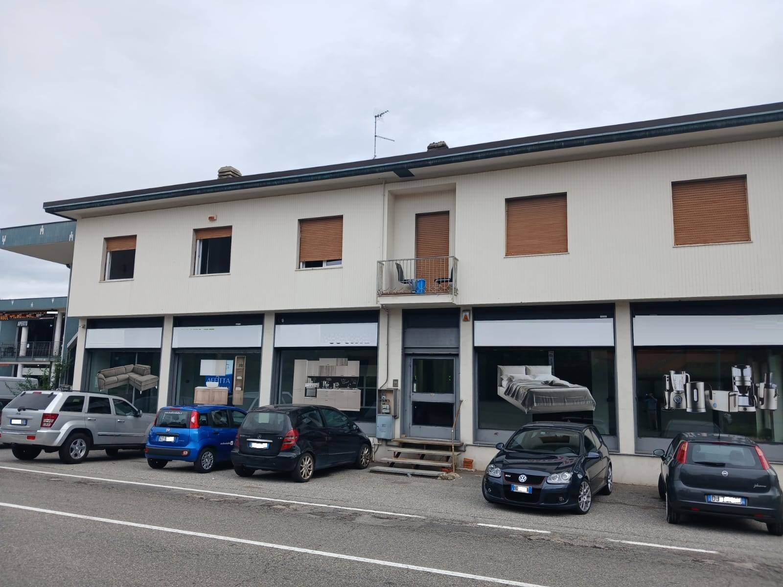Attivit commerciale in affitto a Fino Mornasco, Socco