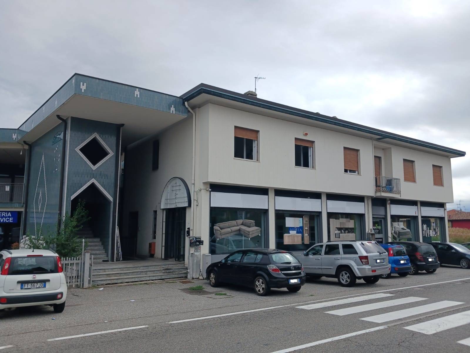 Attivit commerciale in affitto a Fino Mornasco, Socco