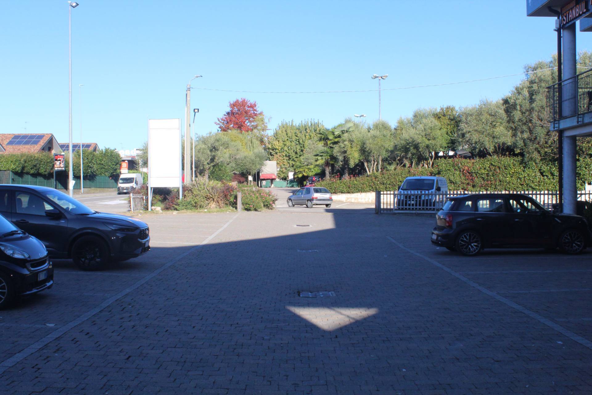 Attivit commerciale in affitto a Fino Mornasco, Socco