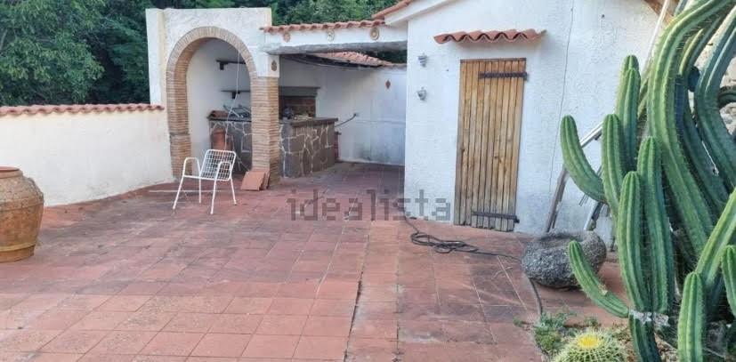 Villa con giardino a Calci