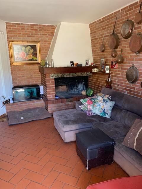 Villa con terrazzi a Calci