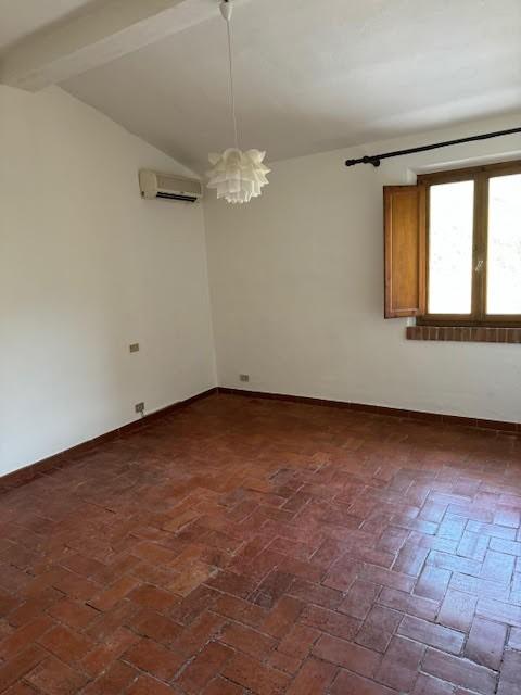 Casa indipendente con terrazzo a Calci