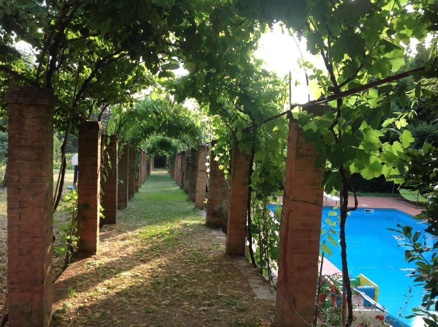 Villa con giardino a Calci