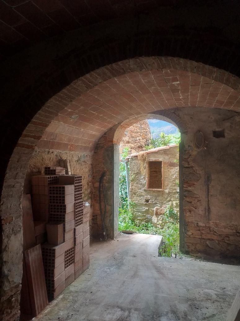 Rustico con giardino a Calci