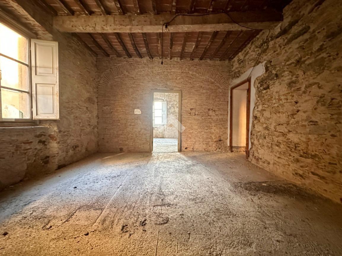 Rustico con giardino a Calci