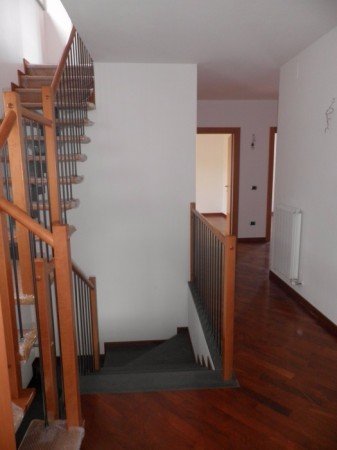 Villa con giardino a Calci