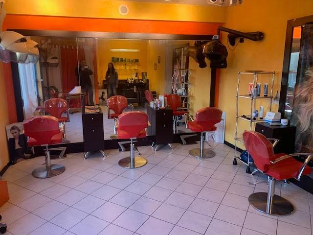 Locale commerciale in affitto a Cascina