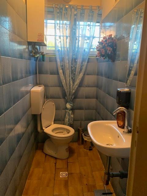 Locale commerciale in affitto a Cascina