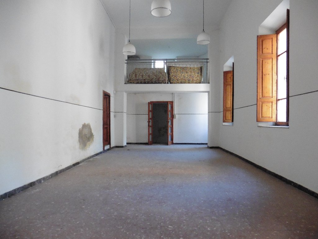 Stabile/Palazzo in vendita, Calci castelmaggiore