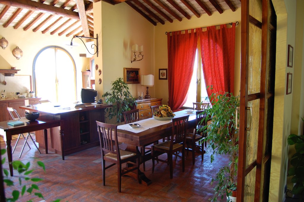Attico con terrazzo a Calci