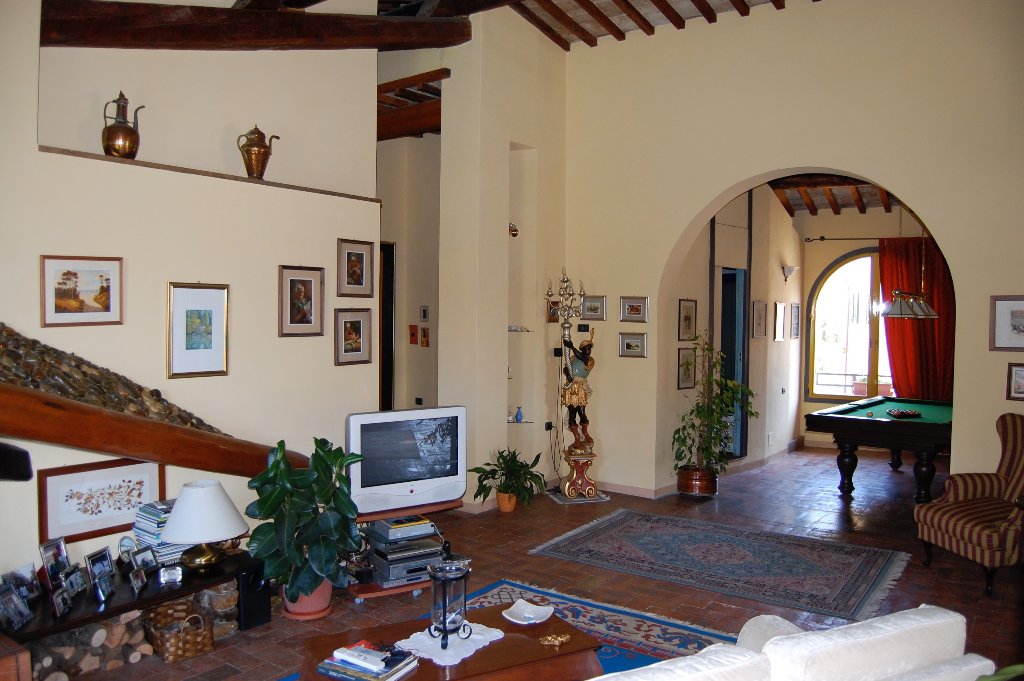 Attico con terrazzo a Calci