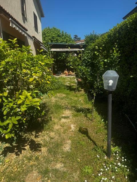Villa con giardino a Calci