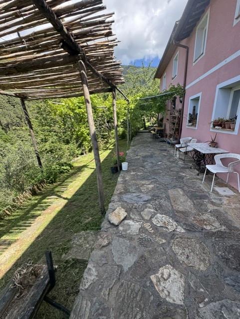 Rustico con giardino a Calci