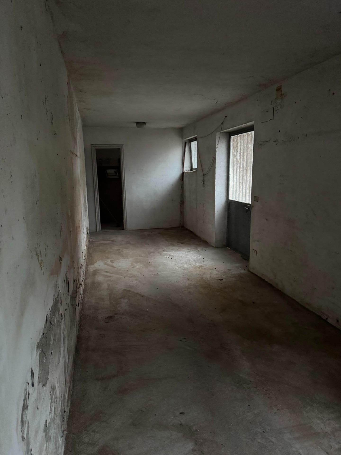 Locale commerciale da ristrutturare, San Giuliano Terme colignola