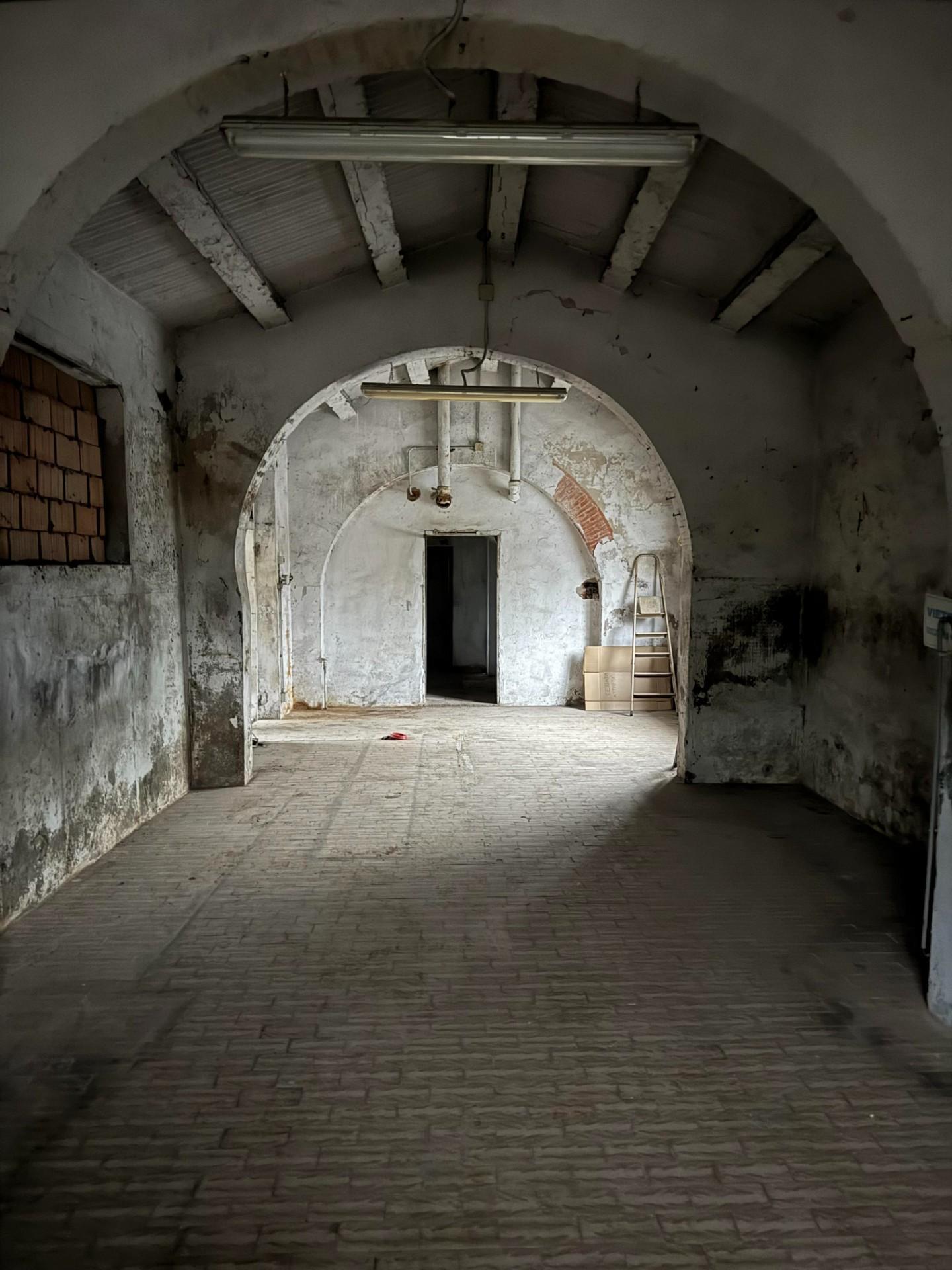 Locale commerciale da ristrutturare, San Giuliano Terme colignola