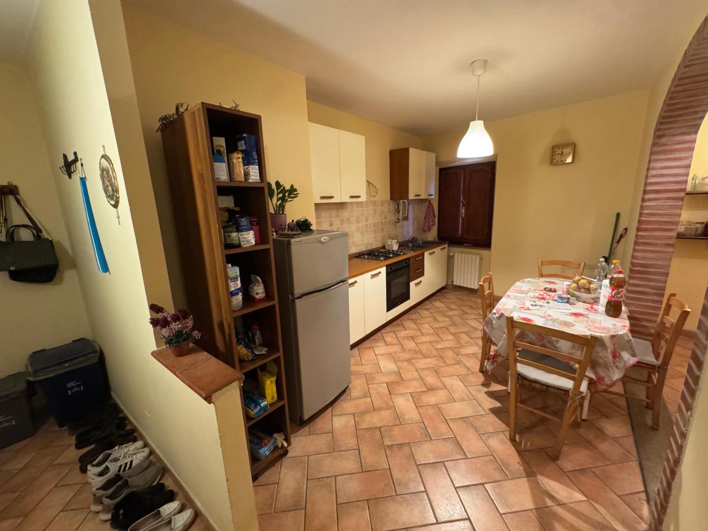 Trilocale in vendita, Calci la corte