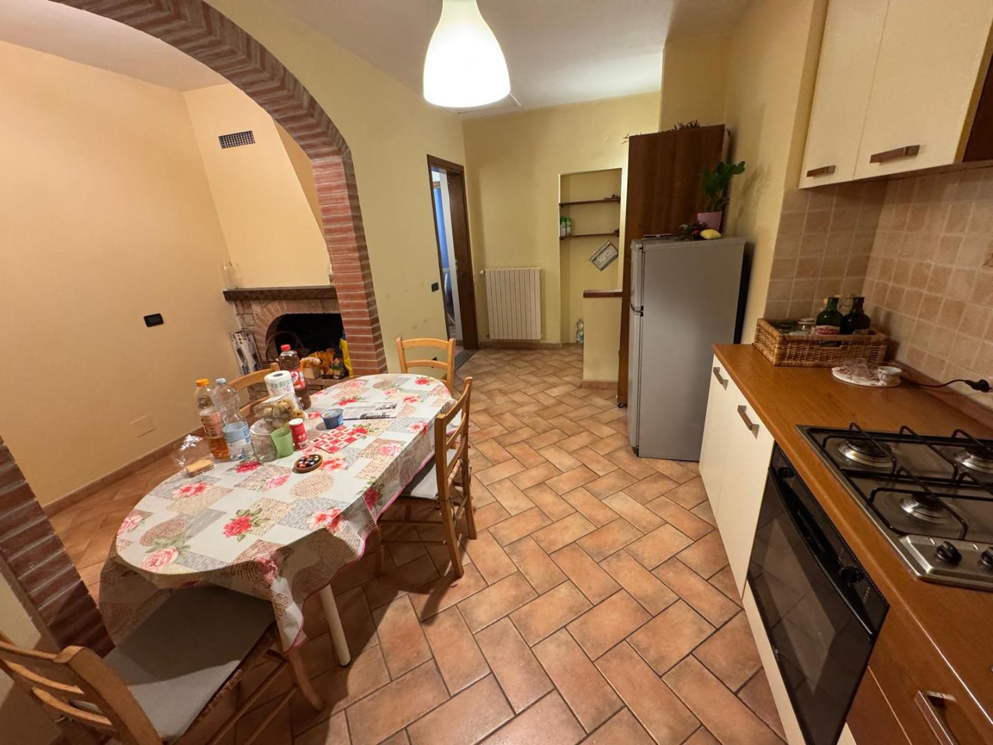 Trilocale in vendita, Calci la corte