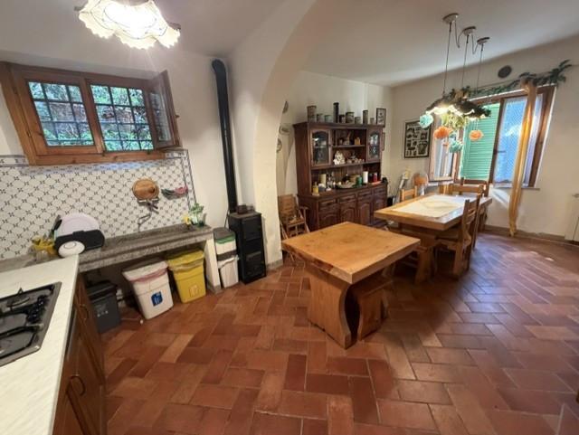 Casa indipendente con terrazzo a Calci