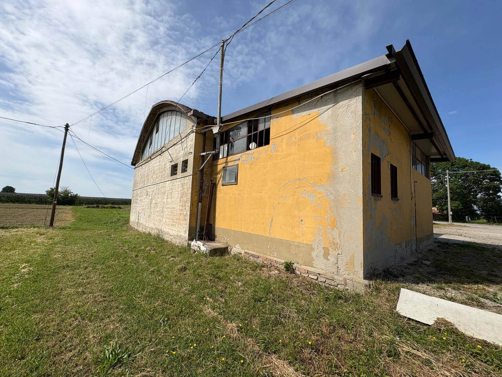 Locale commerciale in vendita a Castelfranco Emilia, Riolo