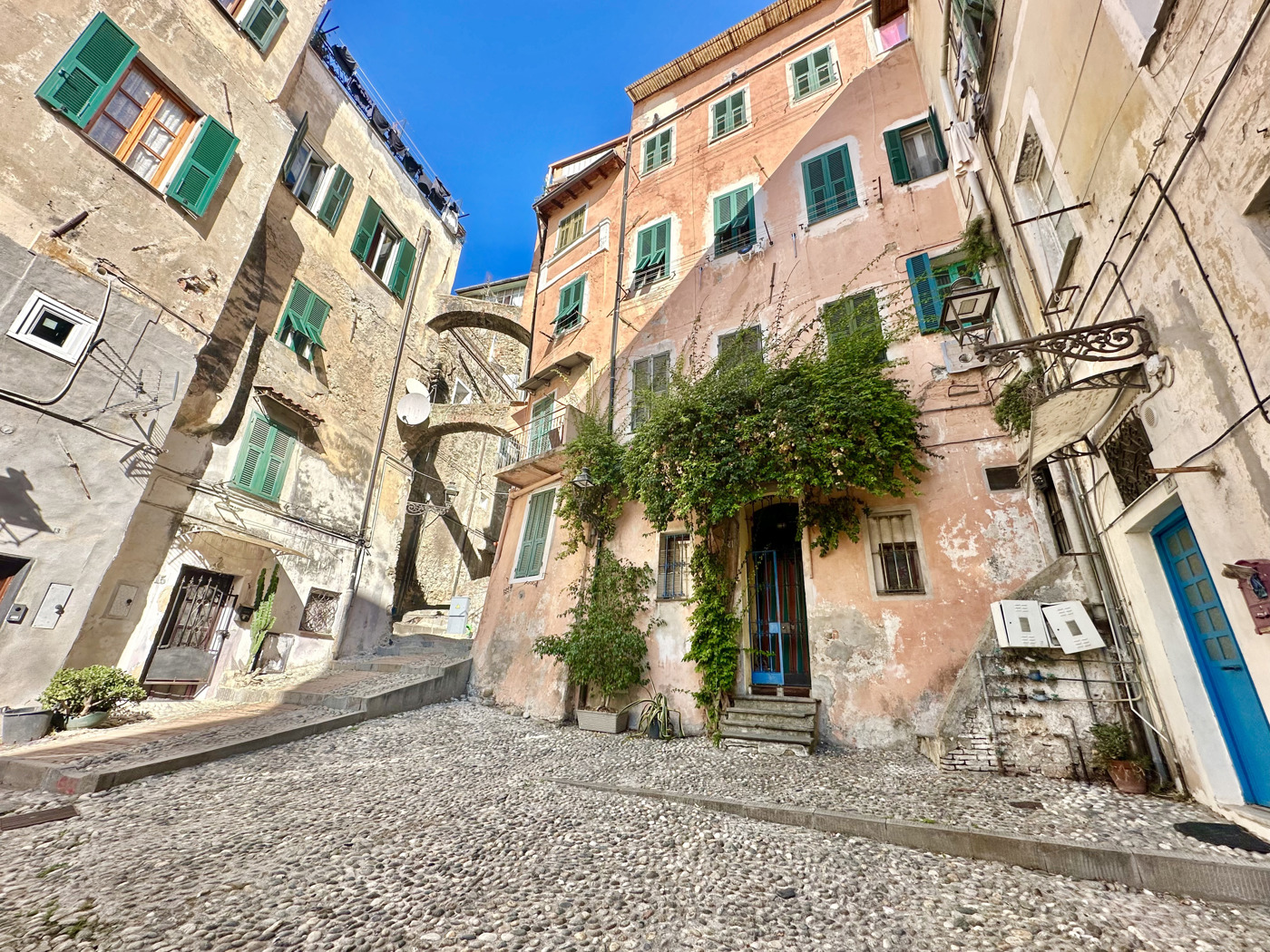 Trilocale da ristrutturare a San Remo