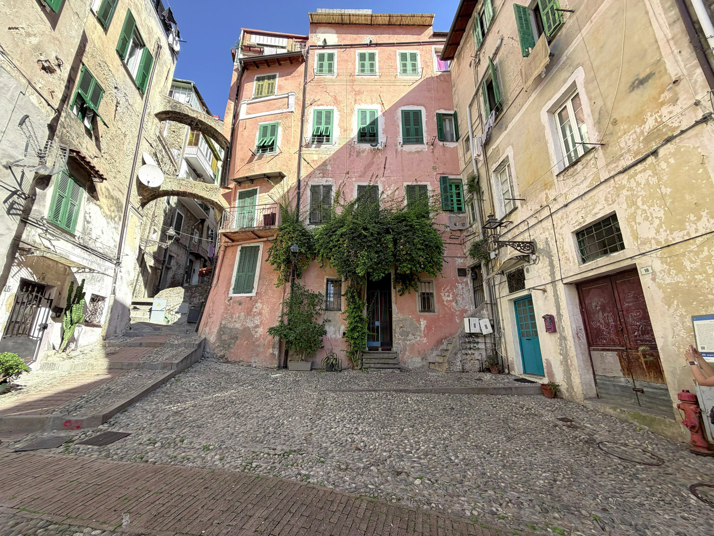 Trilocale da ristrutturare a San Remo