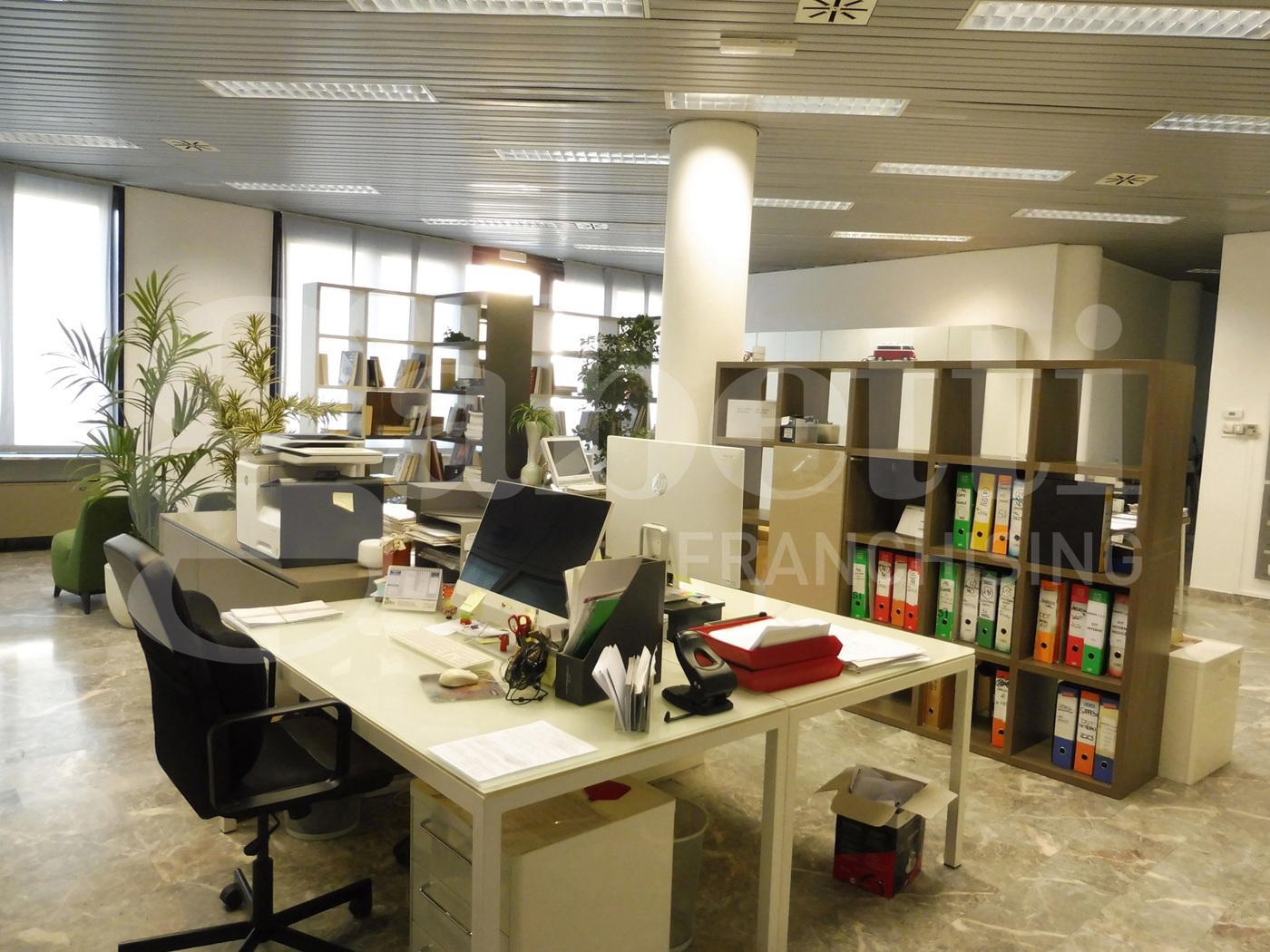 Ufficio con box doppio a Pozzoleone