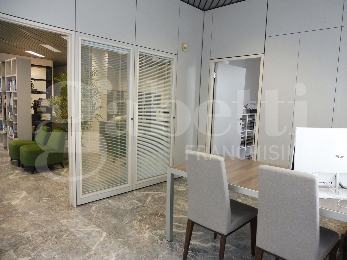 Ufficio con box doppio a Pozzoleone