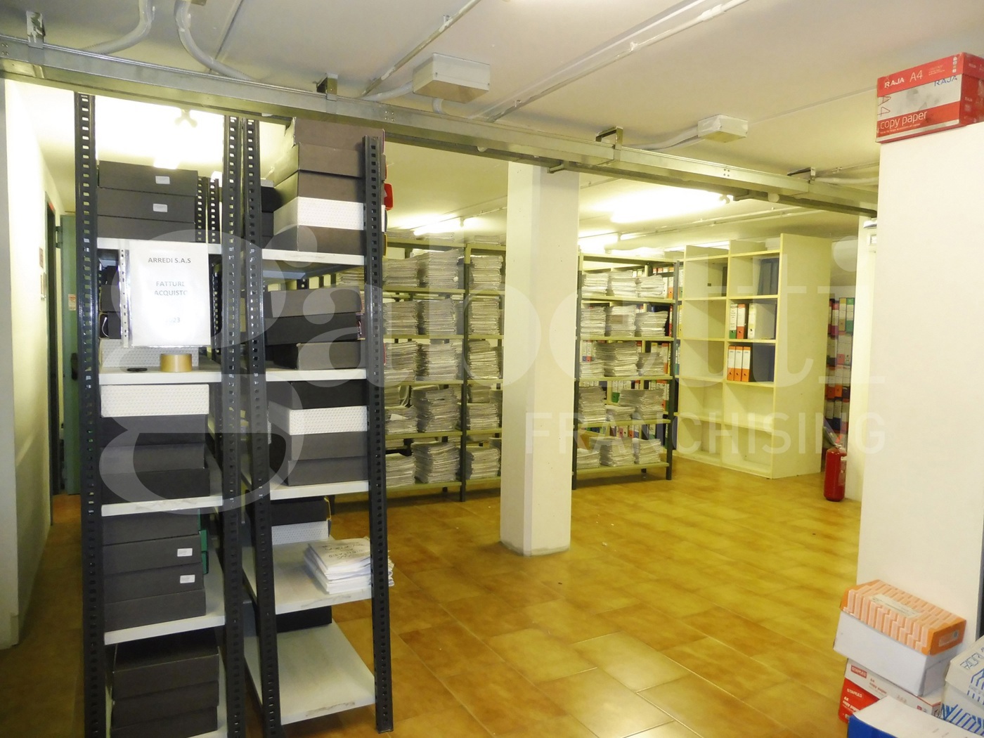 Ufficio con box doppio a Pozzoleone