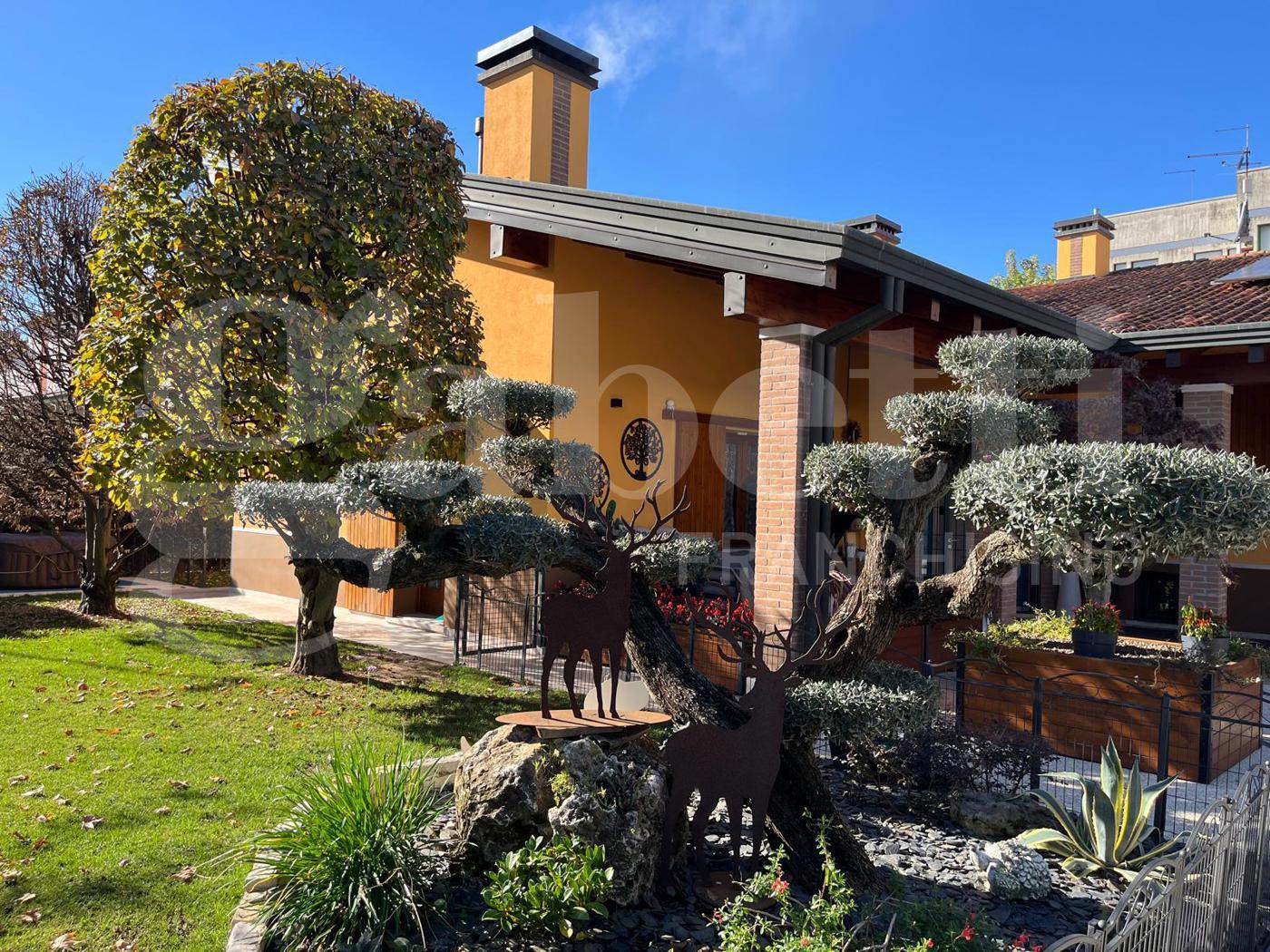Villa con giardino a Sandrigo