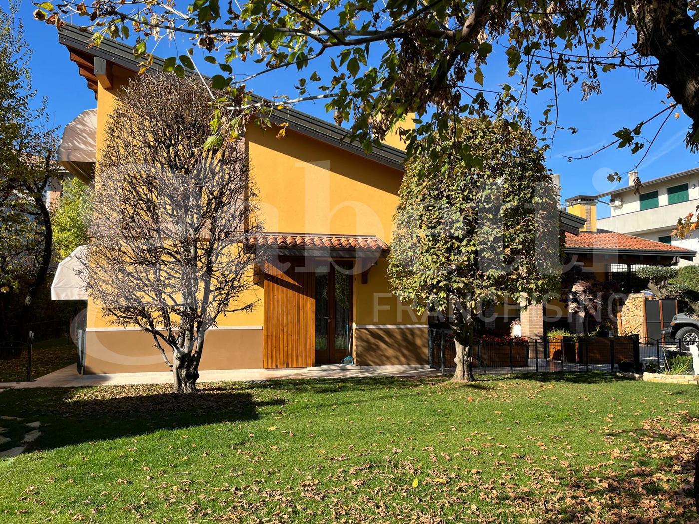 Villa con giardino a Sandrigo
