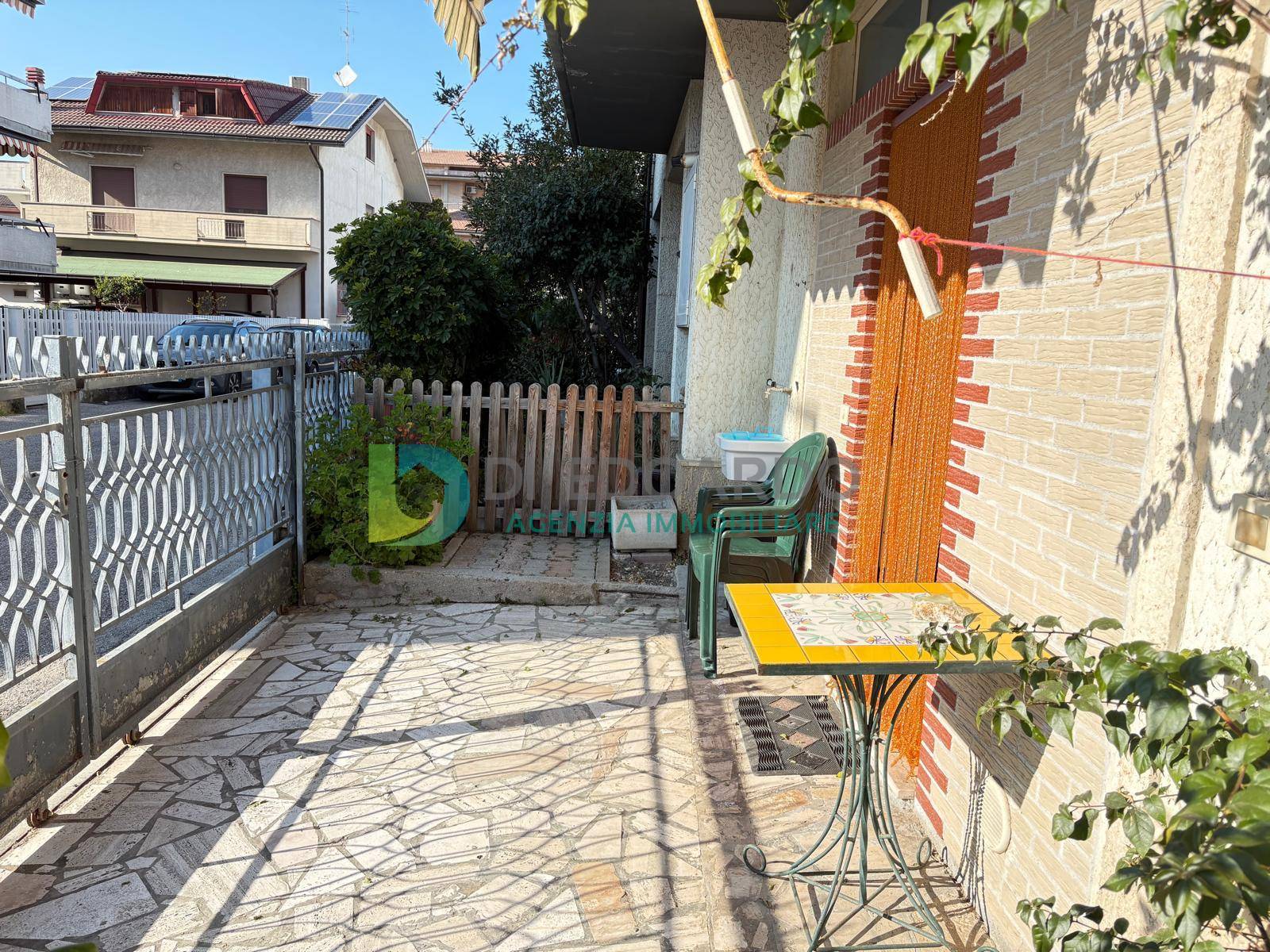 Locale uso ufficio in vendita a Martinsicuro, Zona Mare