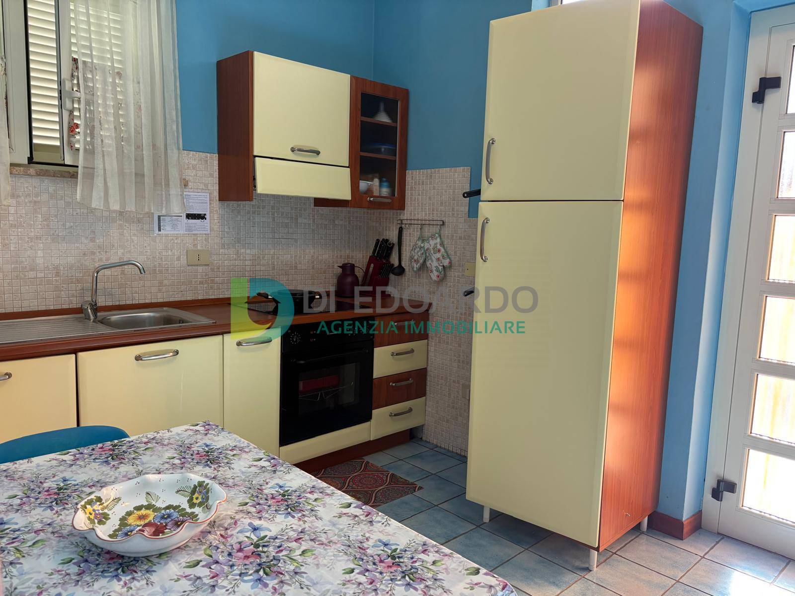 Locale uso ufficio in vendita a Martinsicuro, Zona Mare