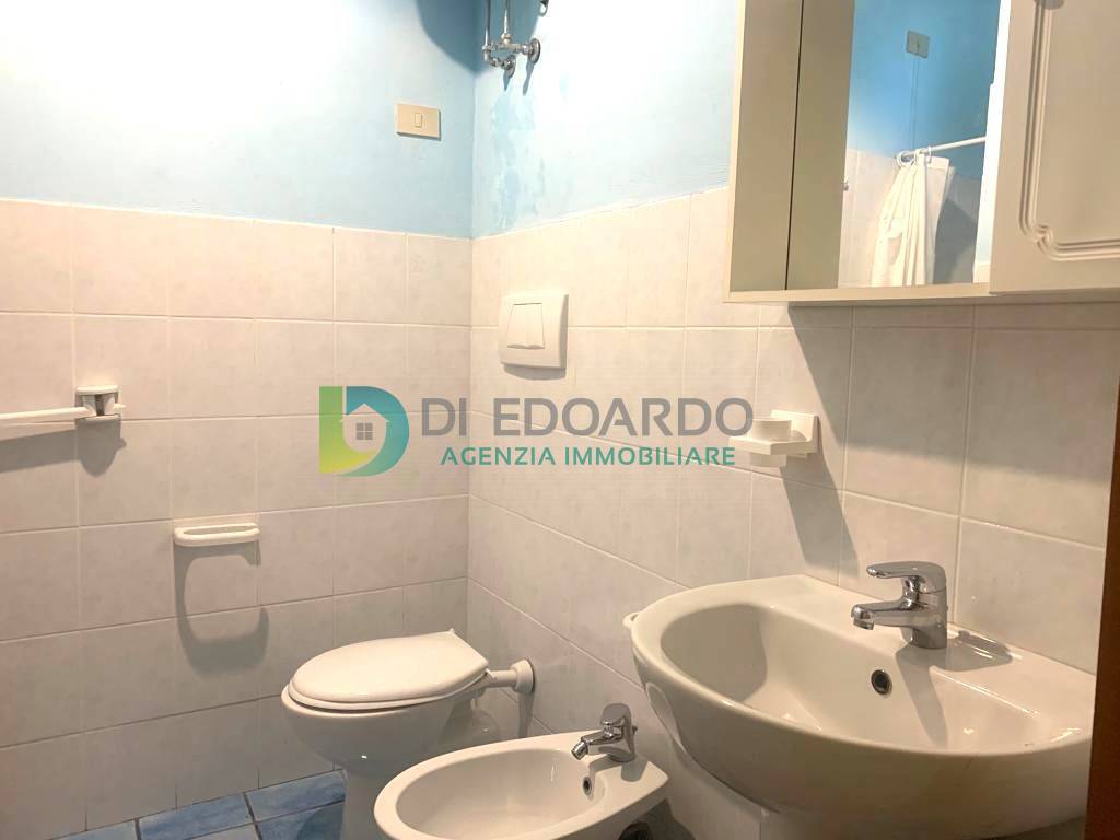 Locale uso ufficio in vendita a Martinsicuro, Zona Mare