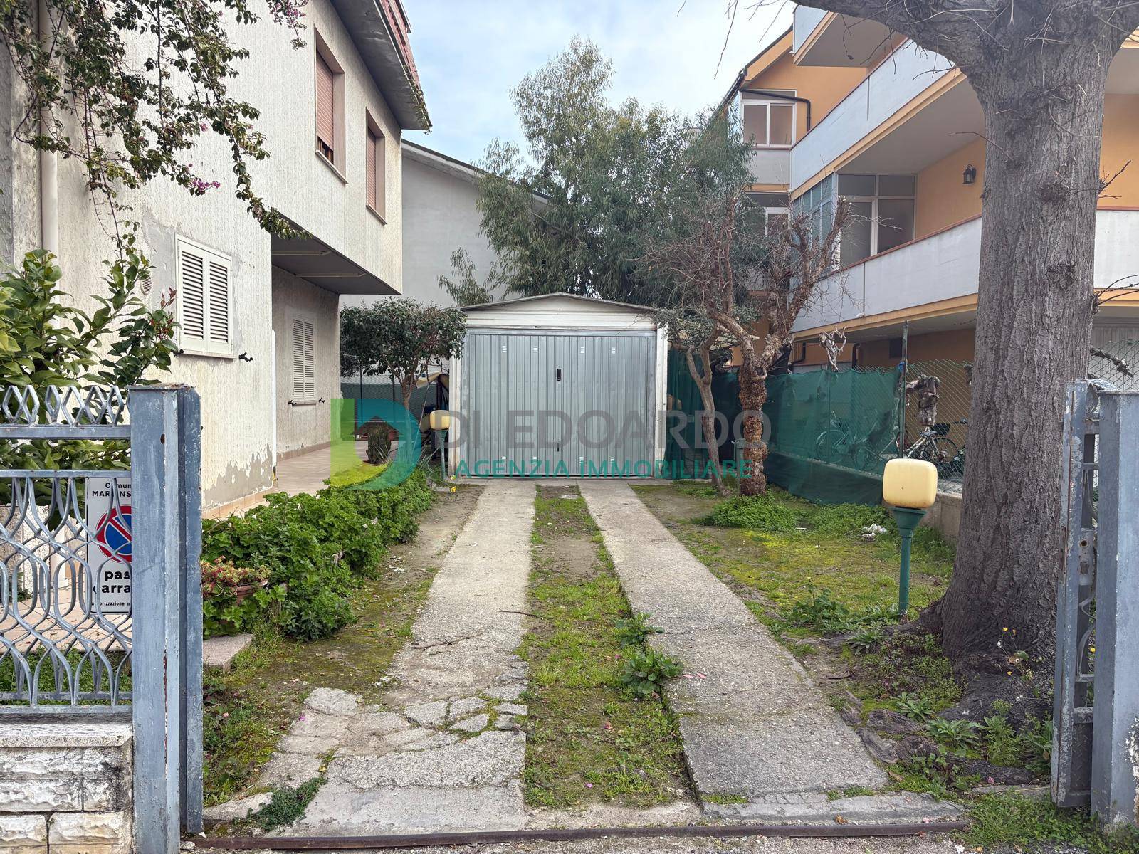 Box o garage in vendita a Martinsicuro