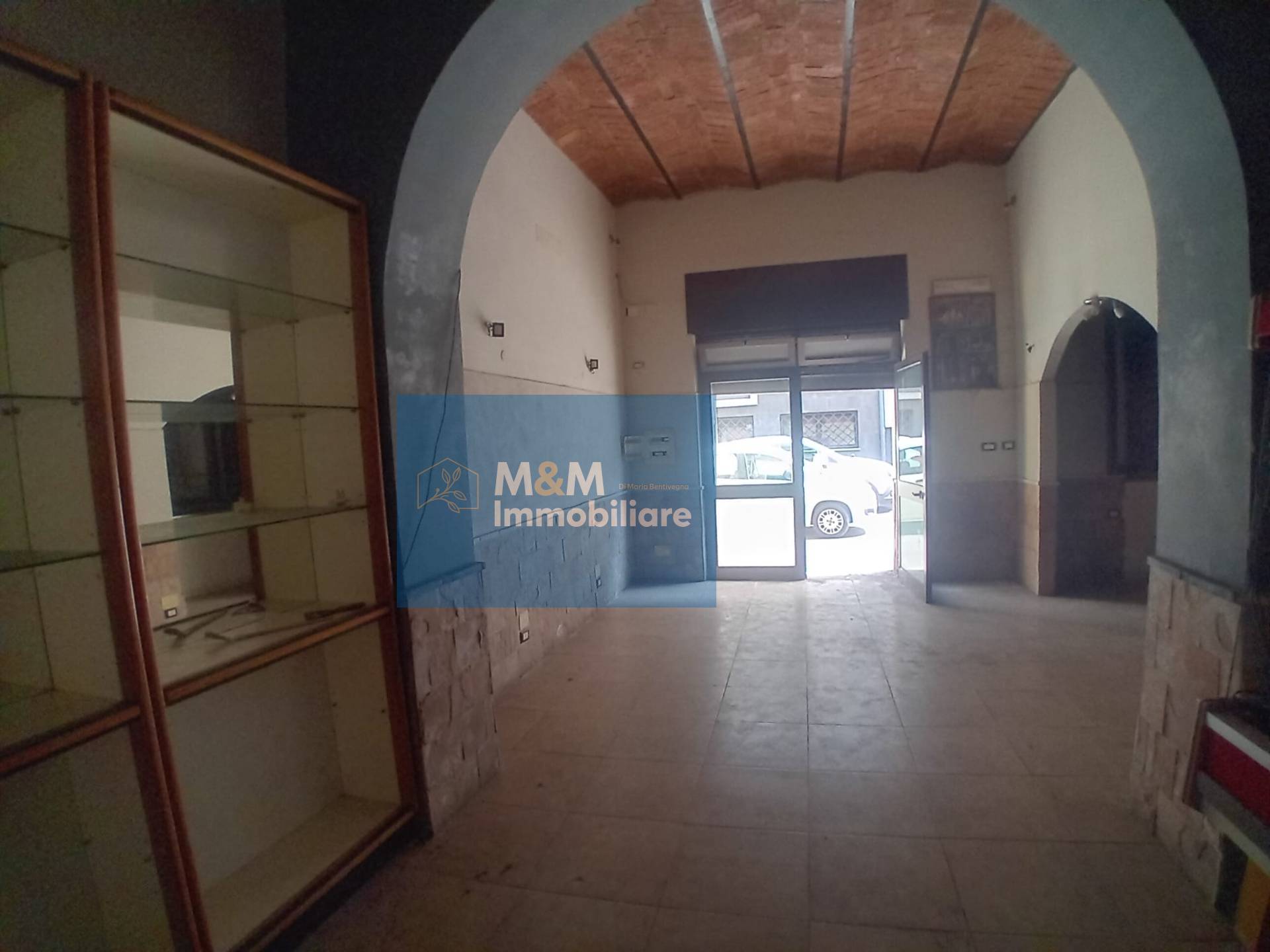 Locale commerciale in vendita a Nettuno, Nettuno centro