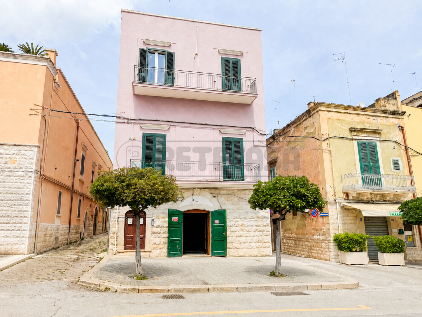 Locale commerciale da ristrutturare in piazza vittorio emanuele 75, Bisceglie