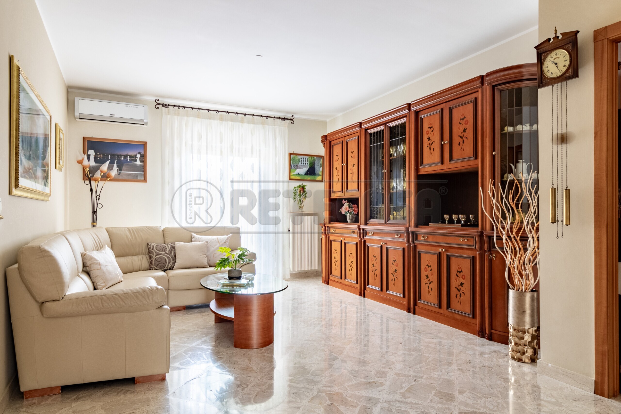 Trilocale con box in via sacerdote giovanni di leo 45, Bisceglie