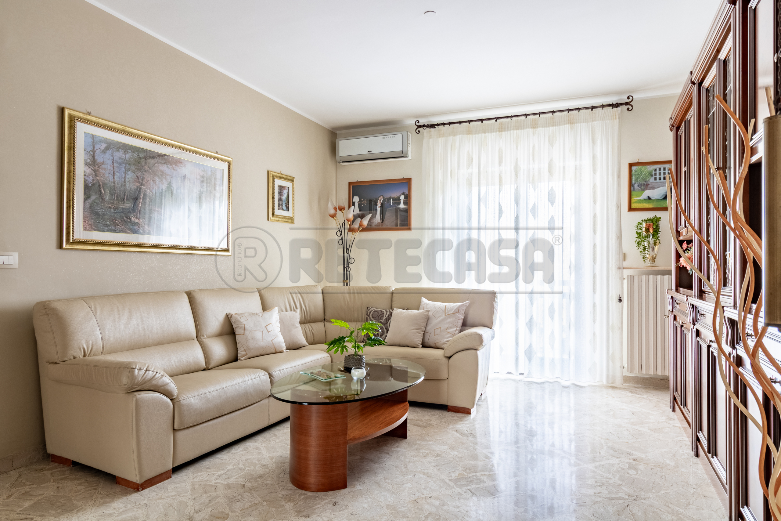 Trilocale con box in via sacerdote giovanni di leo 45, Bisceglie