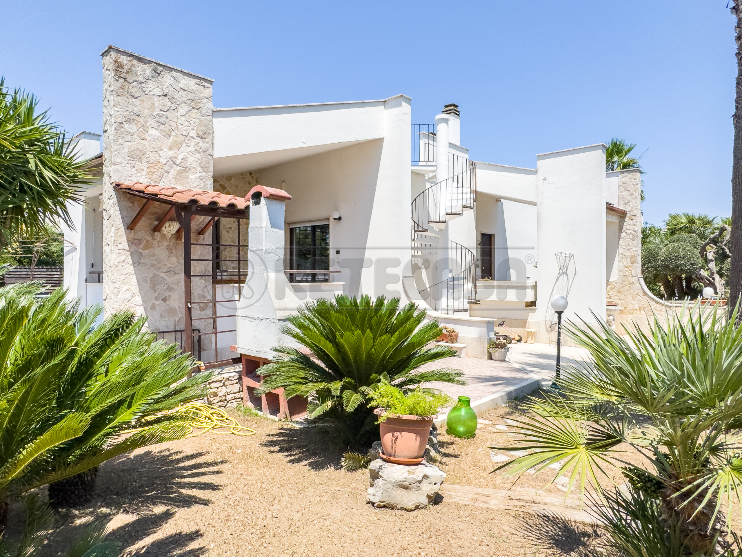 Casa indipendente con giardino in via don pancrazio cucuzziello 16, Bisceglie