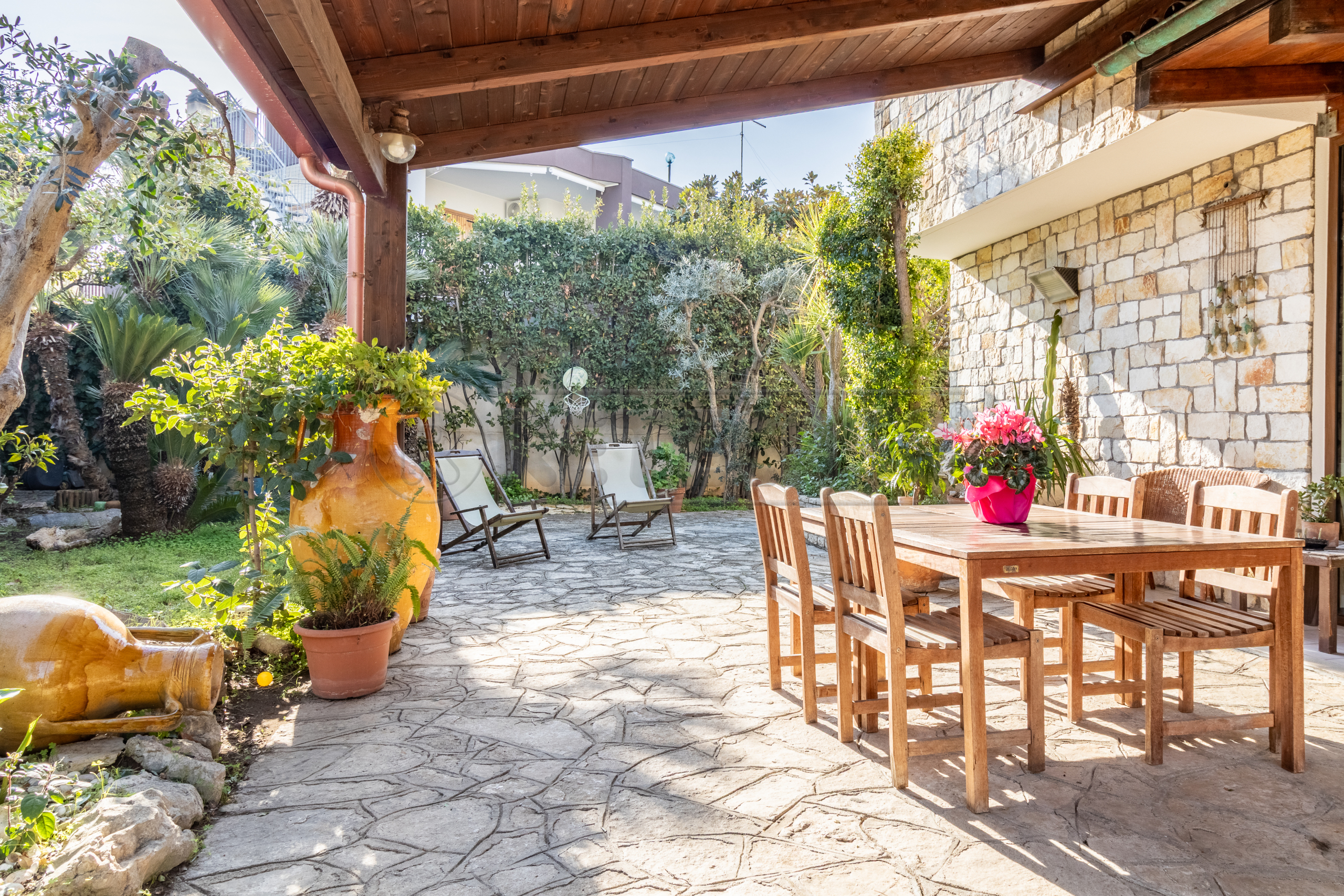 Casa indipendente con giardino in via mediterraneo 8, Bisceglie