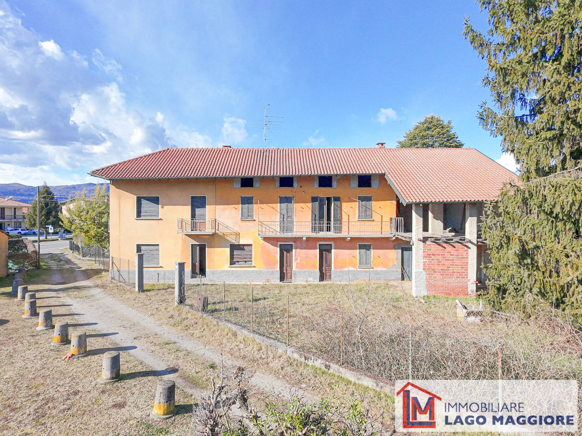 Casa singola in vendita a Angera