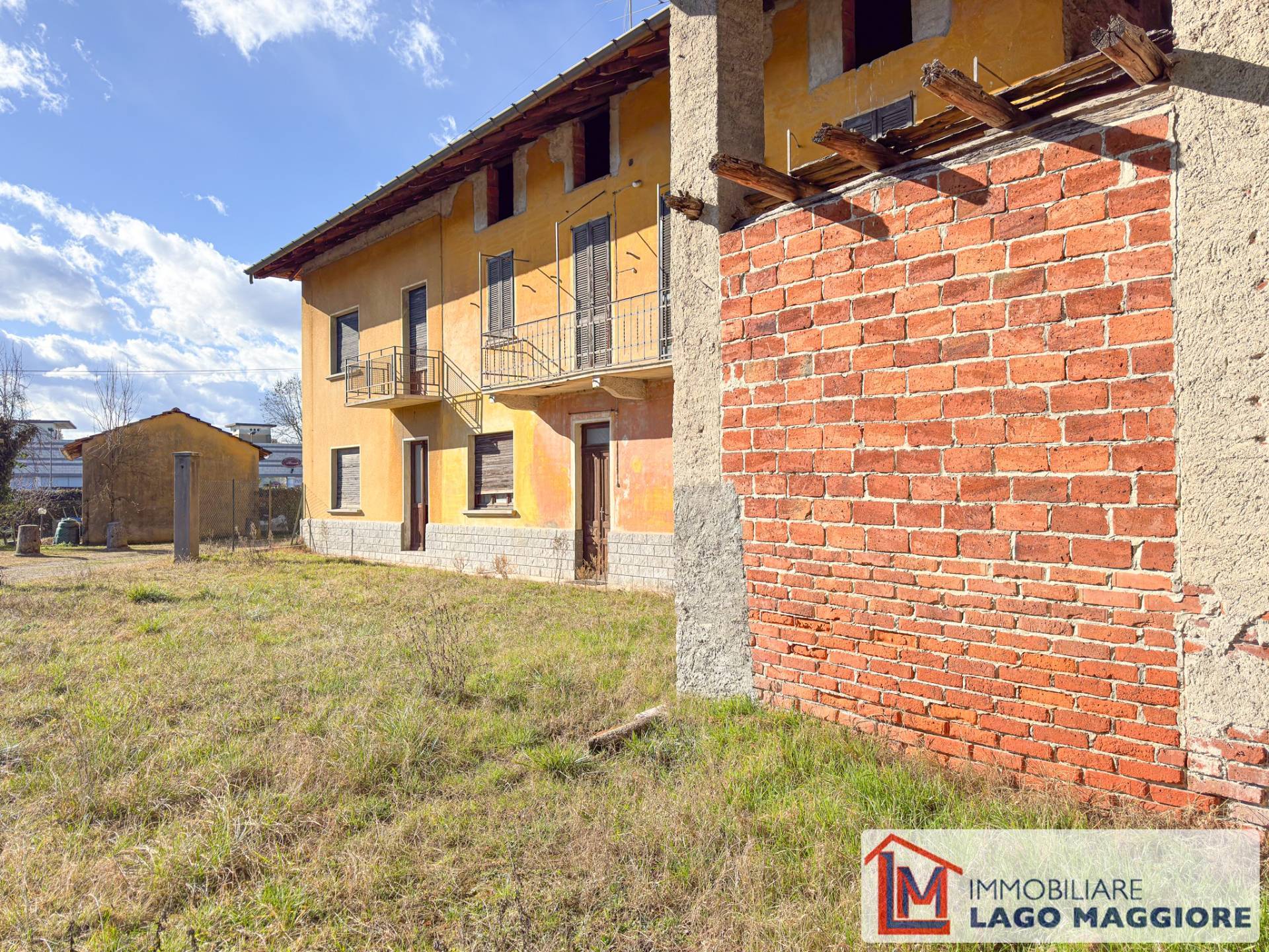 Casa singola in vendita a Angera
