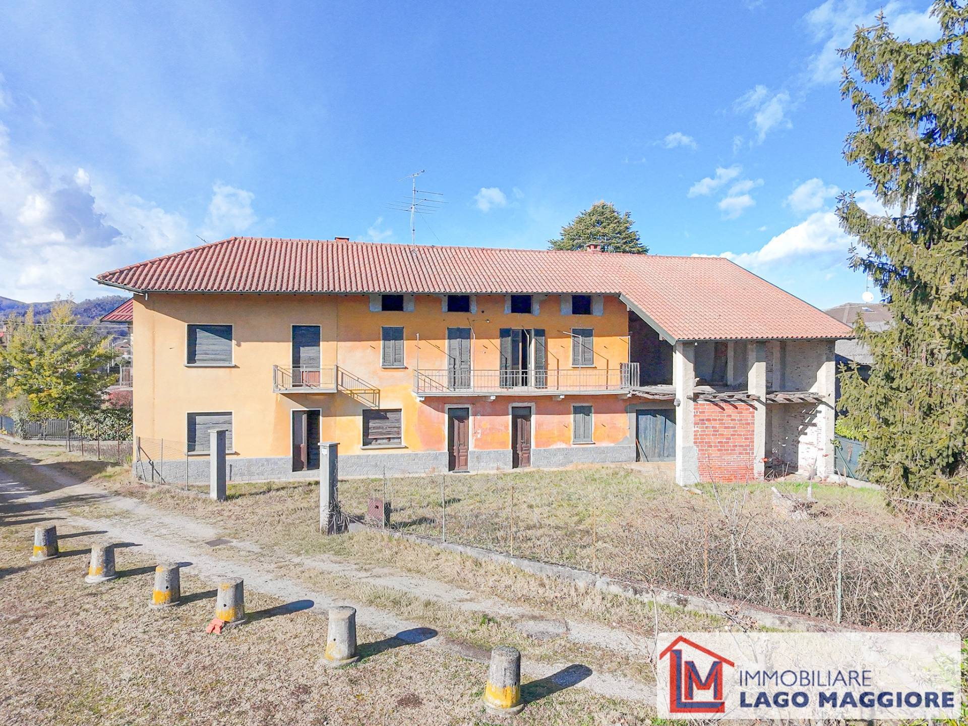 Casa singola in vendita a Angera