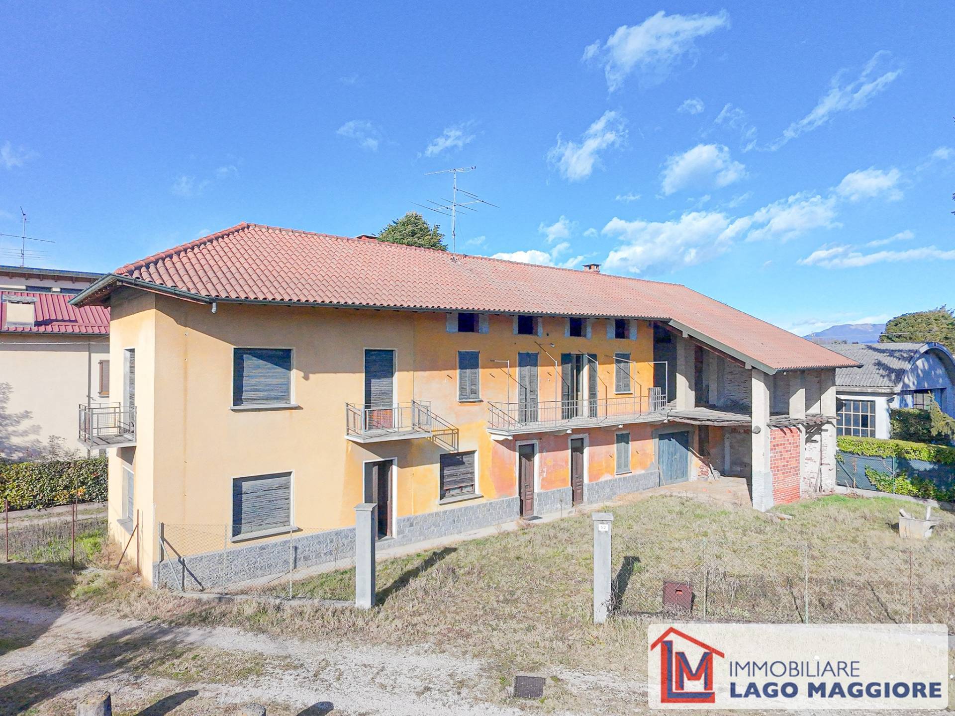 Casa singola in vendita a Angera
