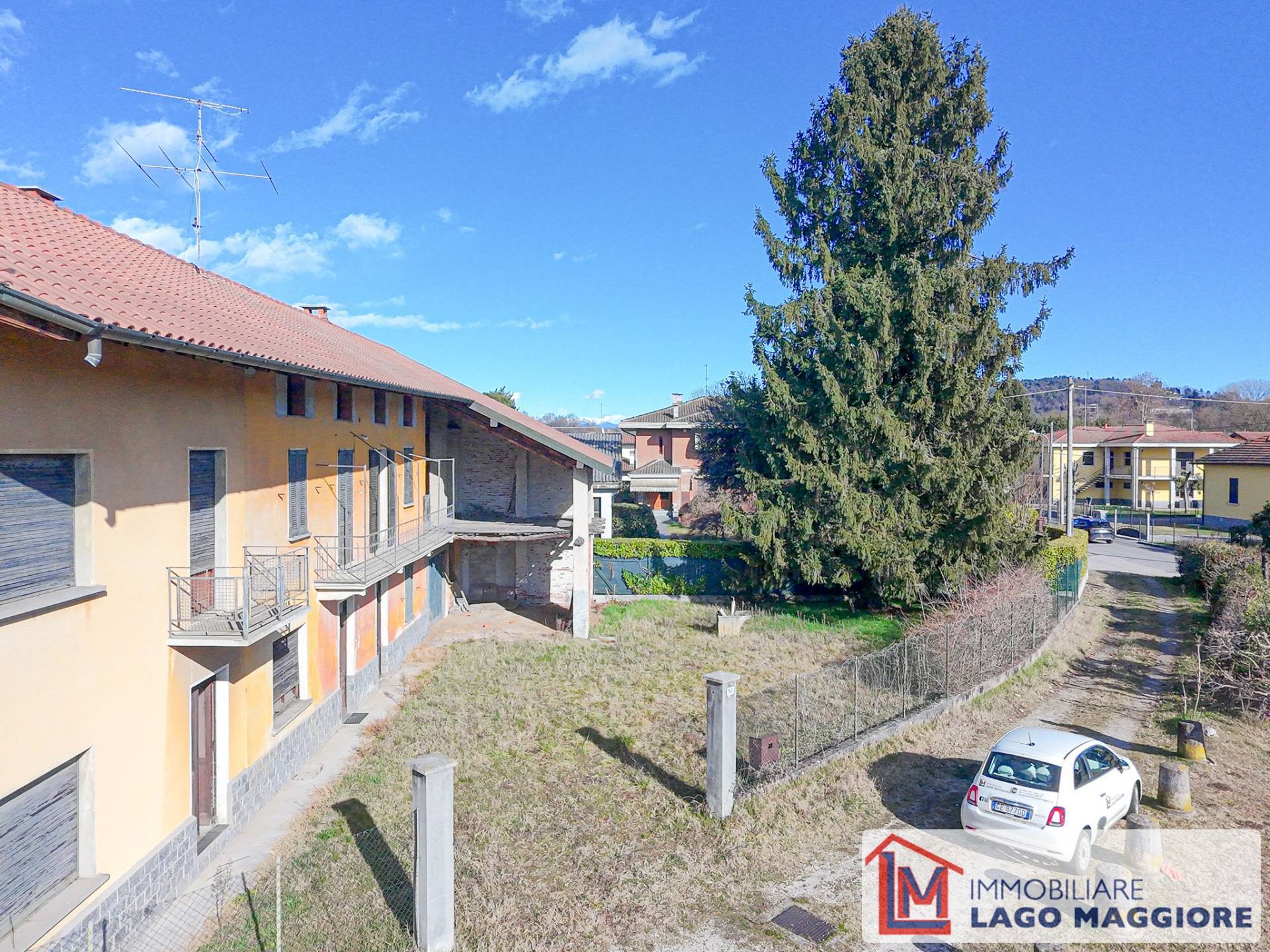 Casa singola in vendita a Angera