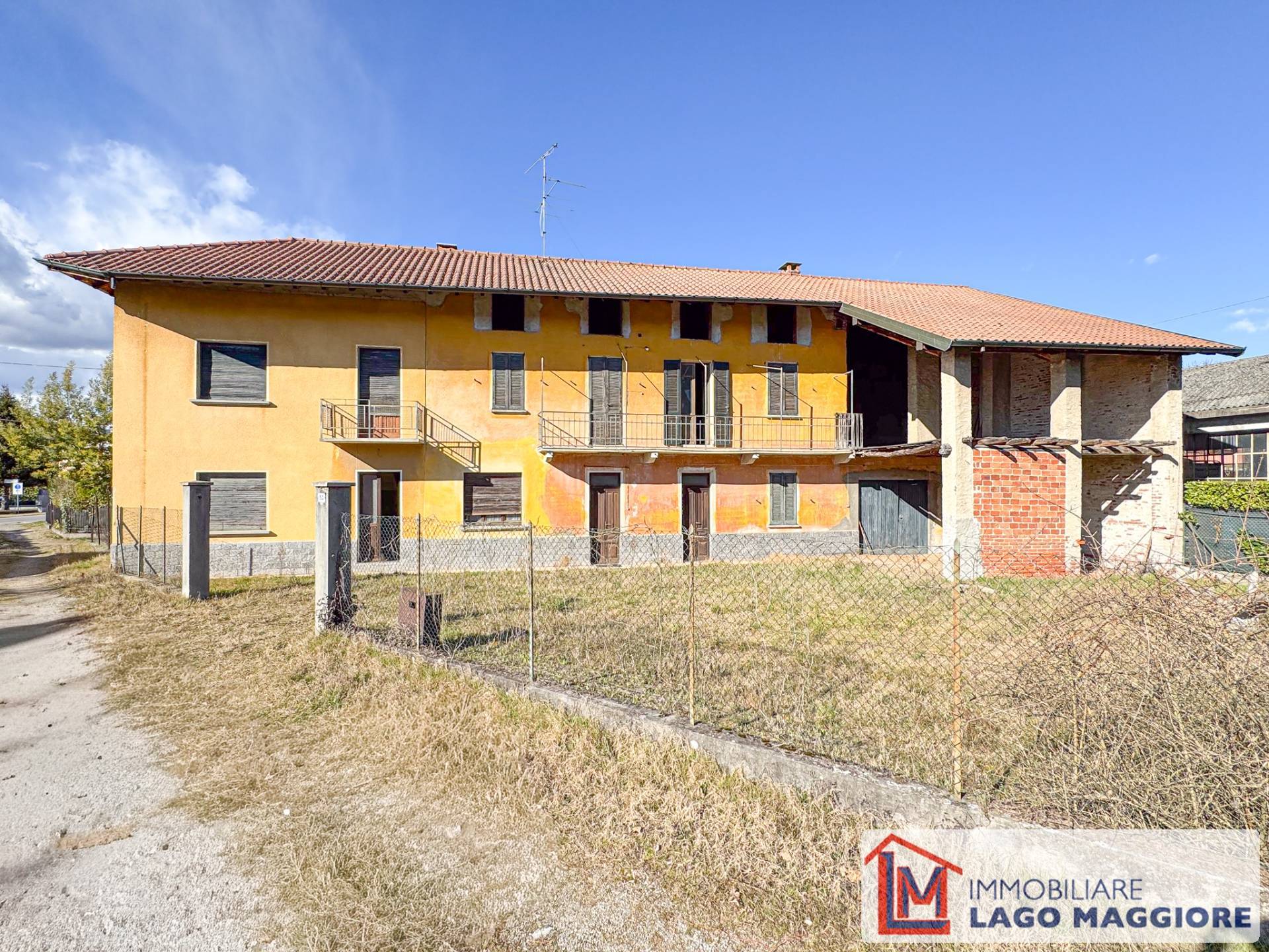 Casa singola in vendita a Angera