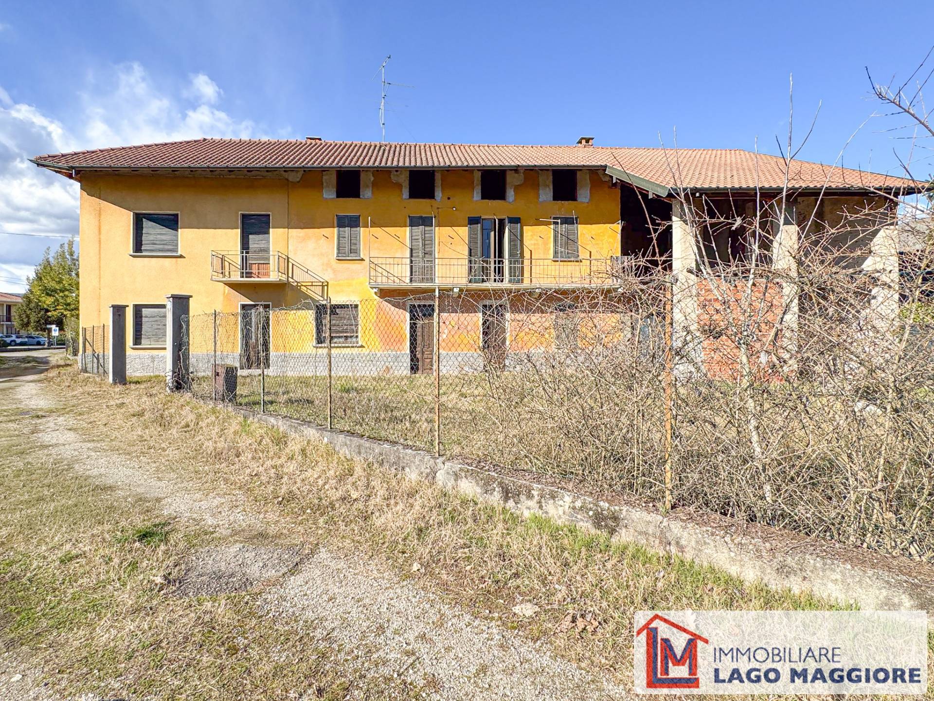 Casa singola in vendita a Angera