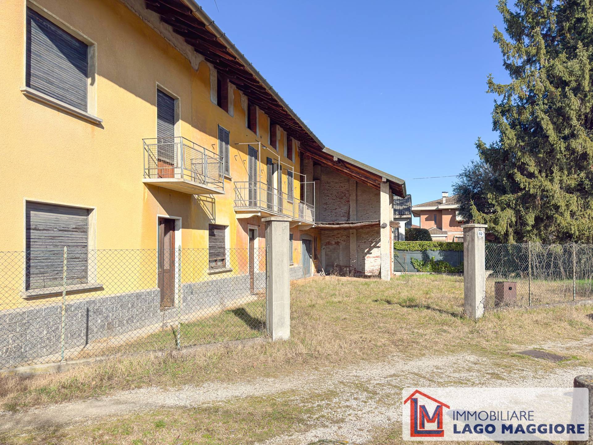 Casa singola in vendita a Angera