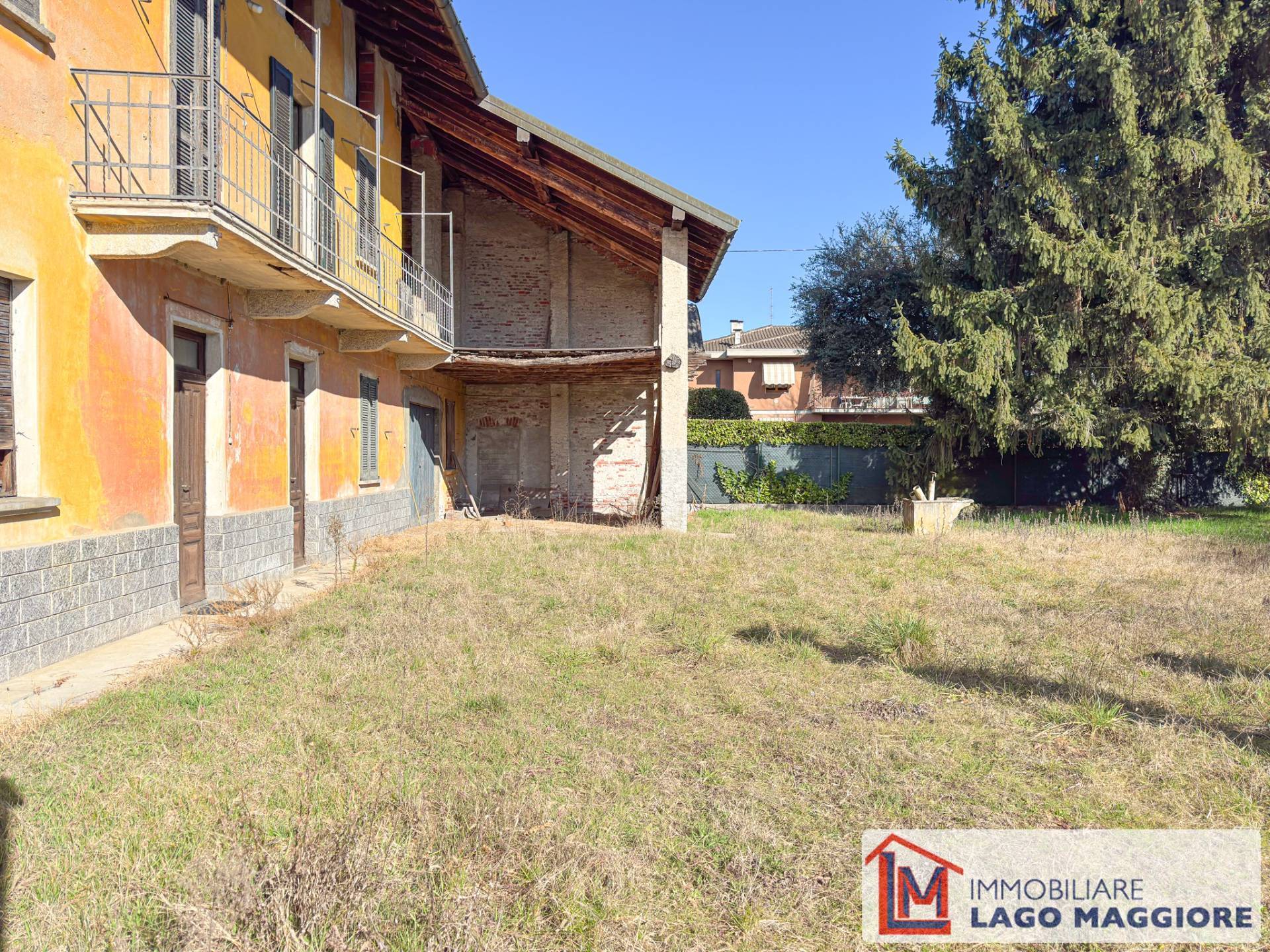 Casa singola in vendita a Angera